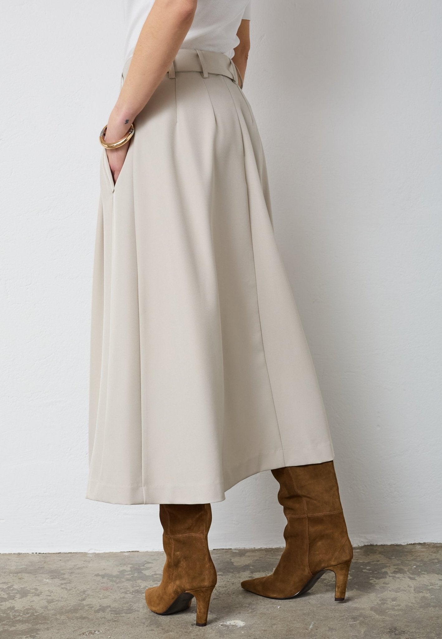 LunaCC Belt Pleat Skirt - Taupe - Co'couture